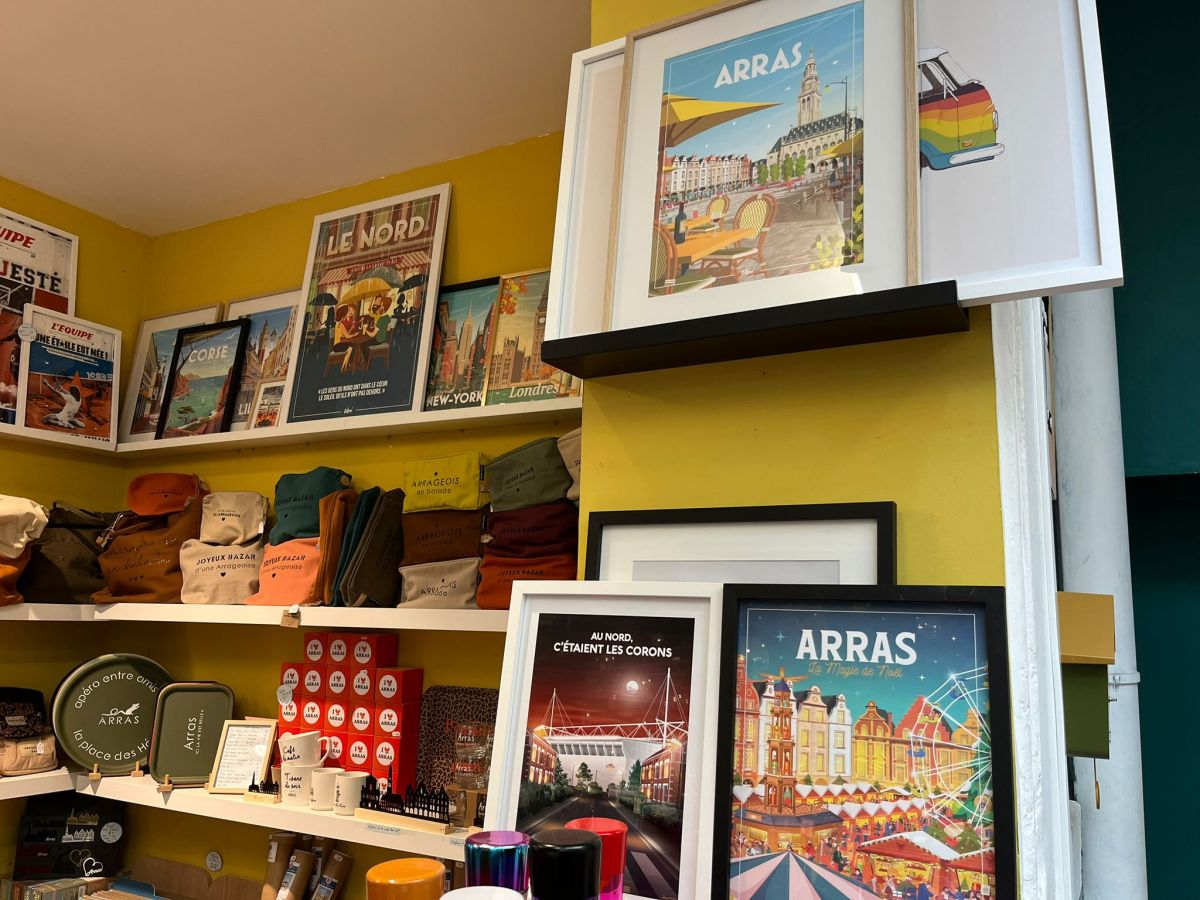 Simples et colorées, les affiches « Wim » font sensation un peu partout