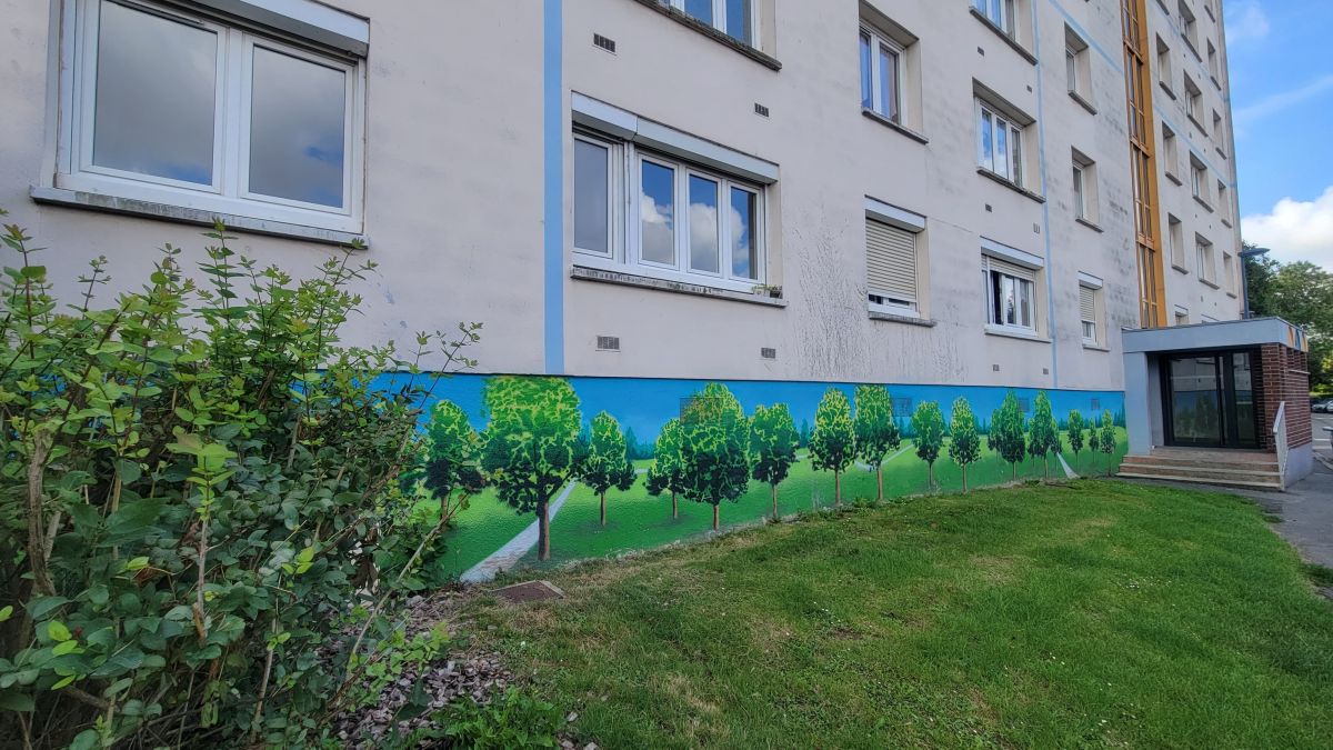 L'arrière de la fresque solidaire à Arras