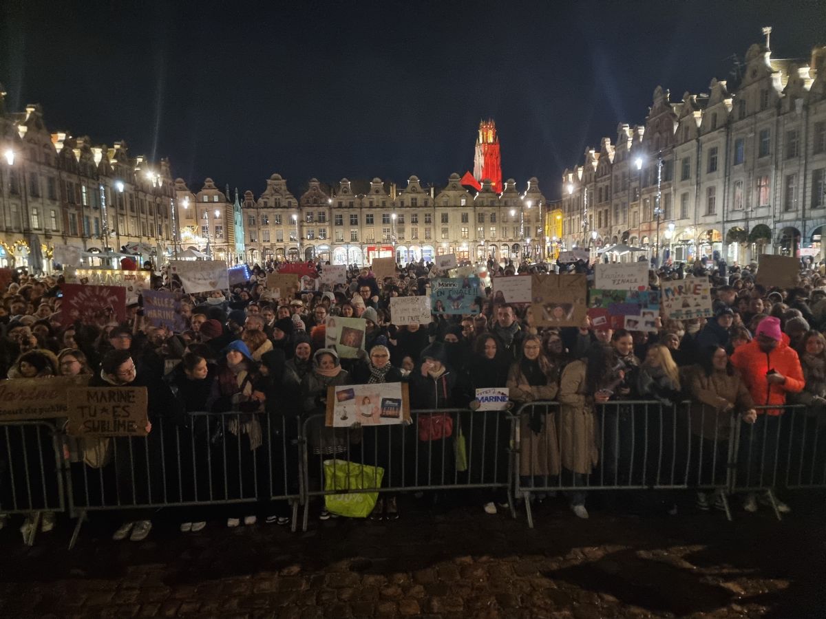 1.500 arrageois se sont déplacés pour encourager Marine lors de sa venue place des Héros, le 7 janvier 