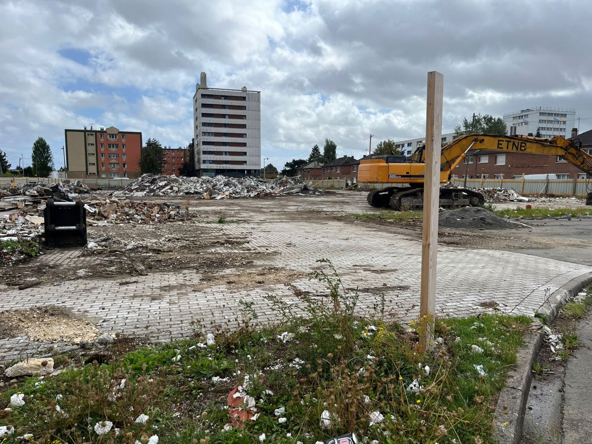 Les décombres de l'ancienne patinoire de Béthune