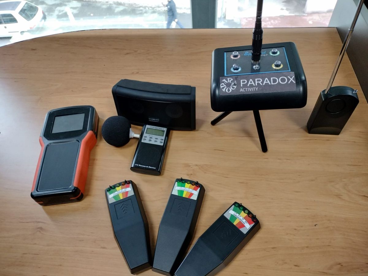 Le matériel utilisé pour communiquer avec les entités