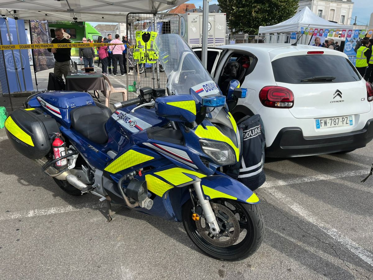 Une moto de la douane, similaire à celle que Sevan a examiné avec sa classe.