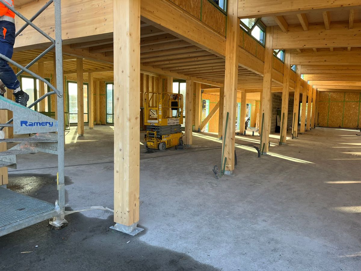 La charpente, « biosourcée et légère », indispensable pour ce « chantier à impact maîtrisé » selon l'architecte.