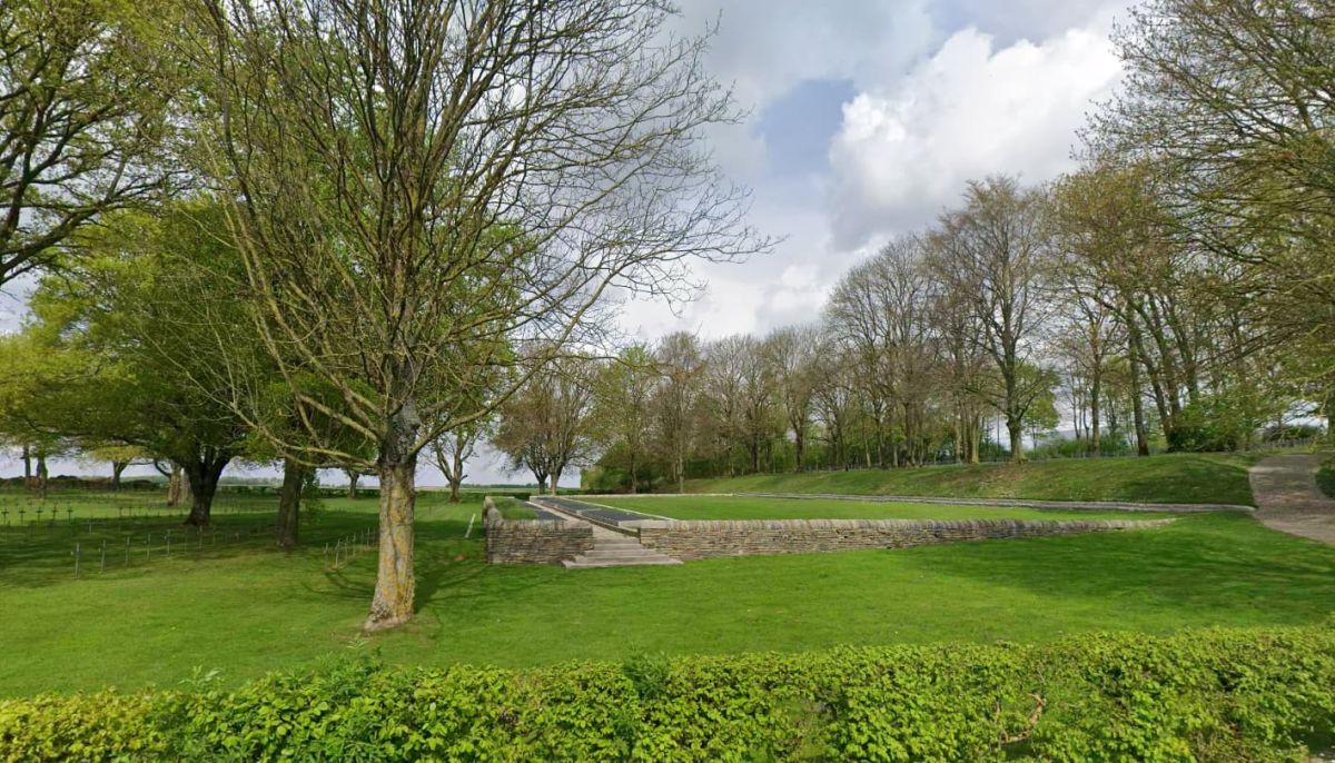 La n&eacute;cropole abrite les restes de 24 000 soldats allemands.