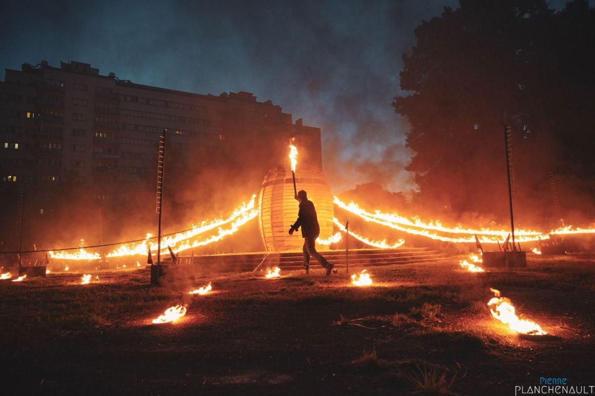 L'oeuf du phénix, qui embrasera le 9-9bis de Oignies à 21h le samedi.