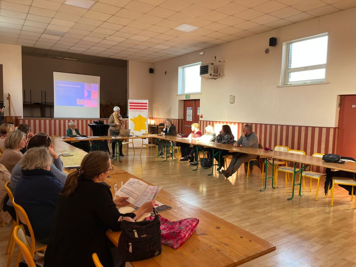 Une vingtaine de conseill&egrave;res et conseillers &eacute;taient pr&eacute;sents.es 