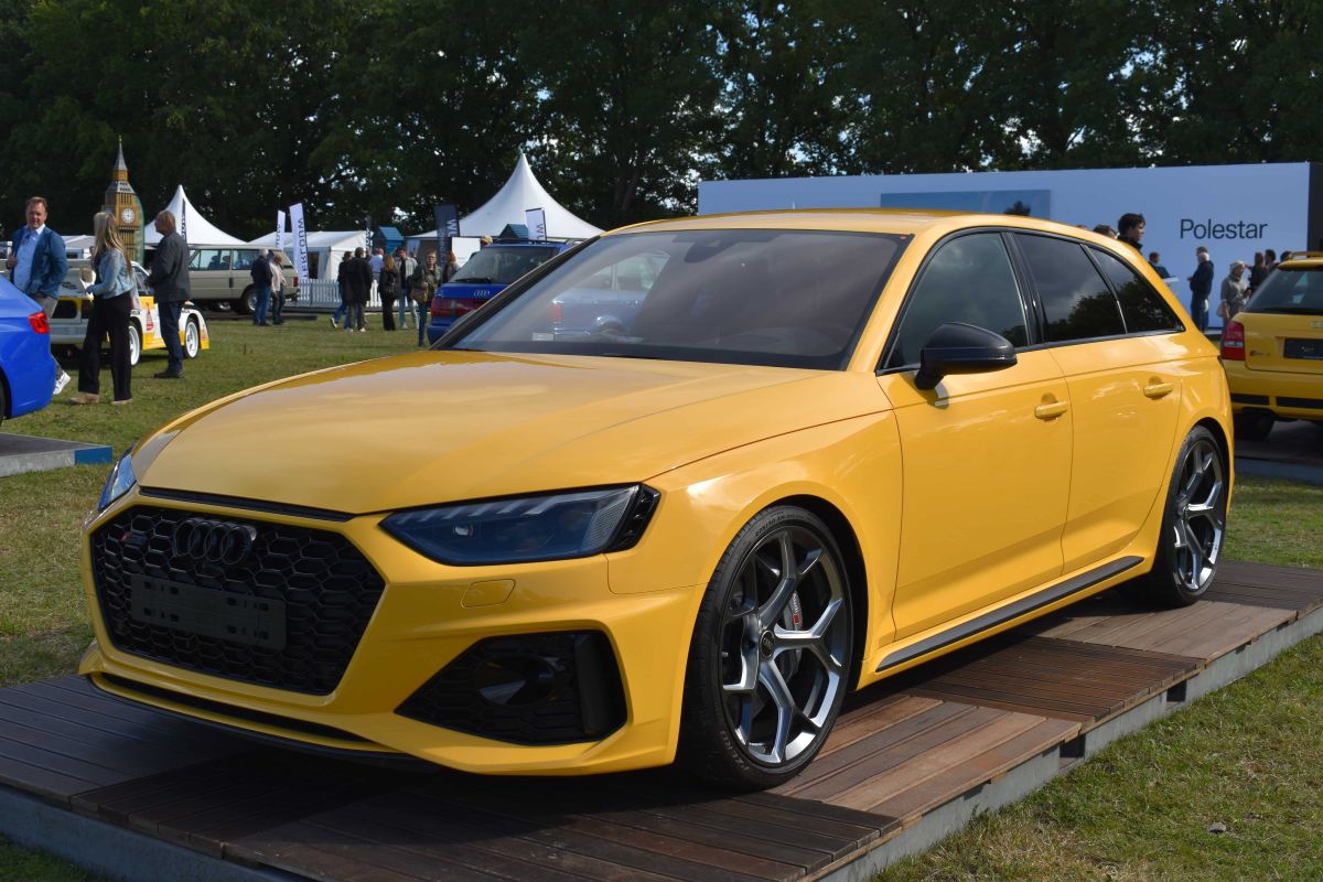 Une Audi RS4 semblable &agrave; celle qui a &eacute;t&eacute; d&eacute;rob&eacute;e en septembre dernier. Contrairement &agrave; la R8, celle-ci n'a pas &eacute;t&eacute; retrouv&eacute;e, et l'assurance devrait prendre en charge le remboursement de la concession axonaise. Un pr&eacute;judice qui devrait d&eacute;passer les 125 000 euros. 