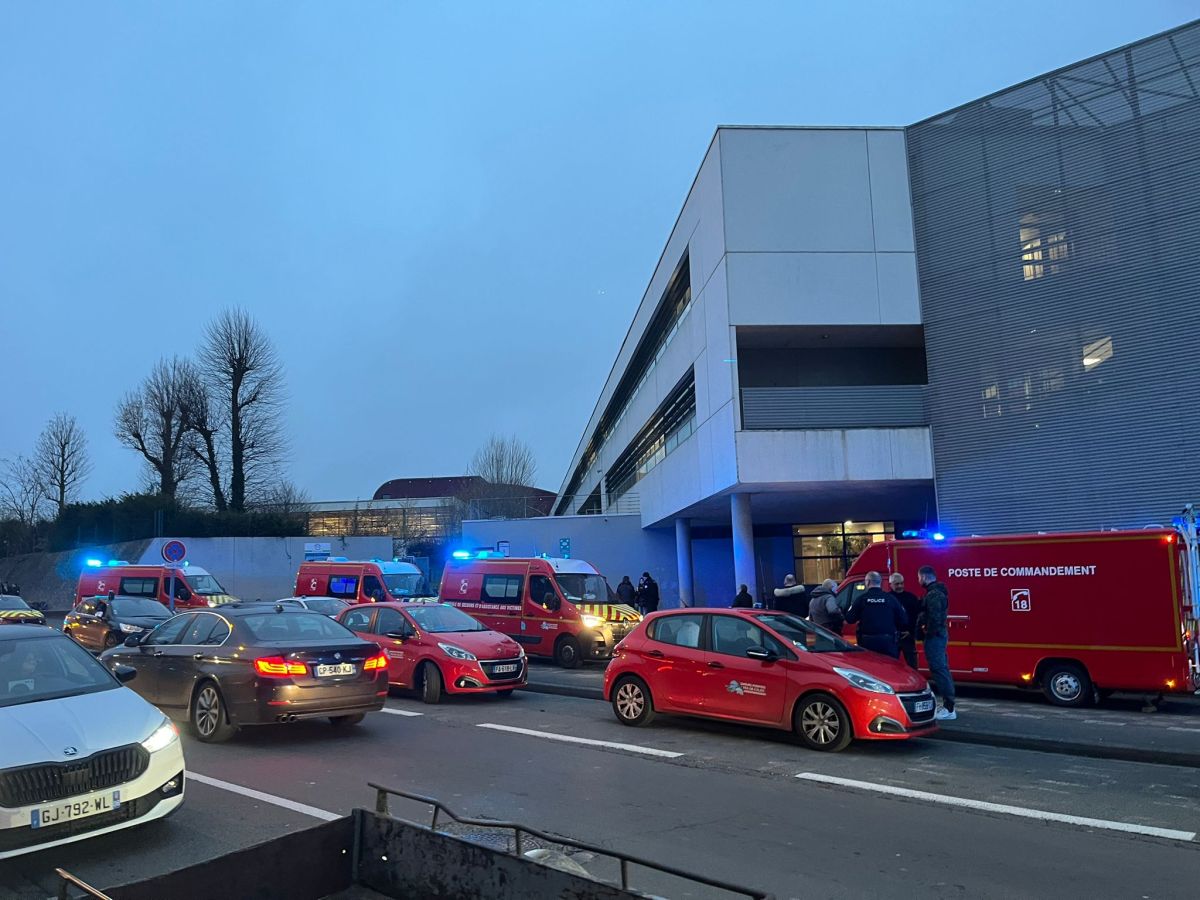 Important dispositif de secours devant le lycée Louis Blaringhem