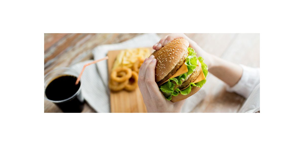 Bientôt plus de plastique pour les repas servis sur place dans les fast-food ? 