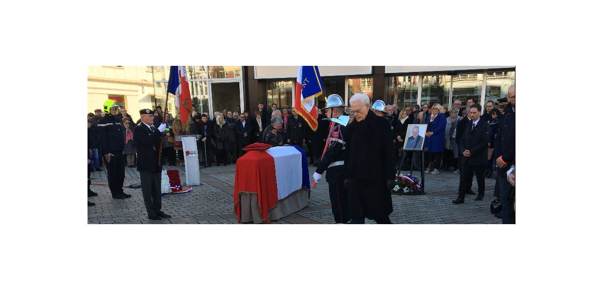 Une centaine de personnes à Lens pour rendre hommage à l’ancien député-maire Guy Delcourt 