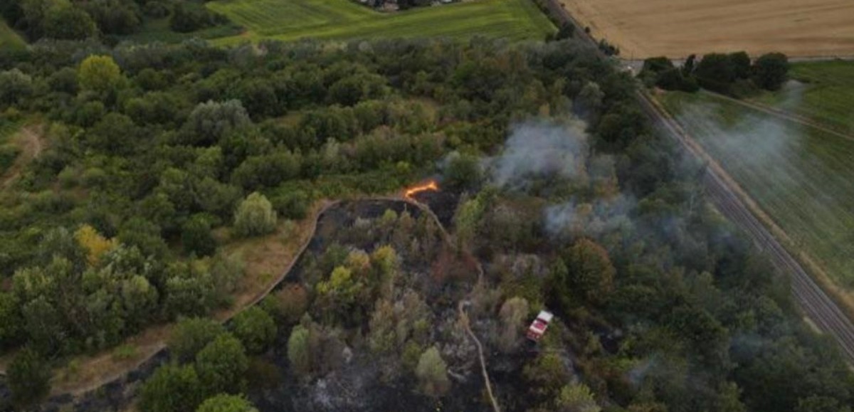 Gros incendie au pied des terrils de Montigny-en-Gohelle