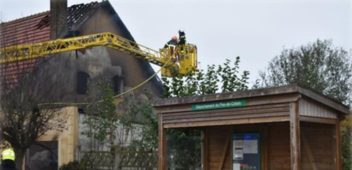 19 pompiers mobilisés pour un feu de garage dans l'Arrageois ce samedi