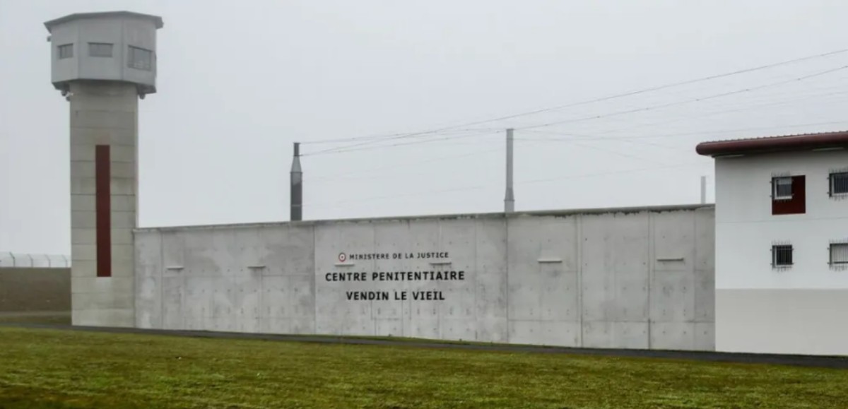 Un détenu grimpe sur le toit de la prison de Vendin-le-Vieil et y reste plus de 3 heures !