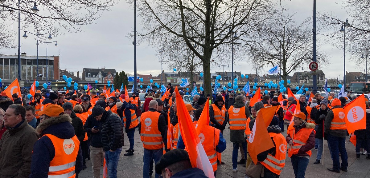 Des milliers de manifestants dans la rue ce mardi matin à Arras, Douai, Calais...