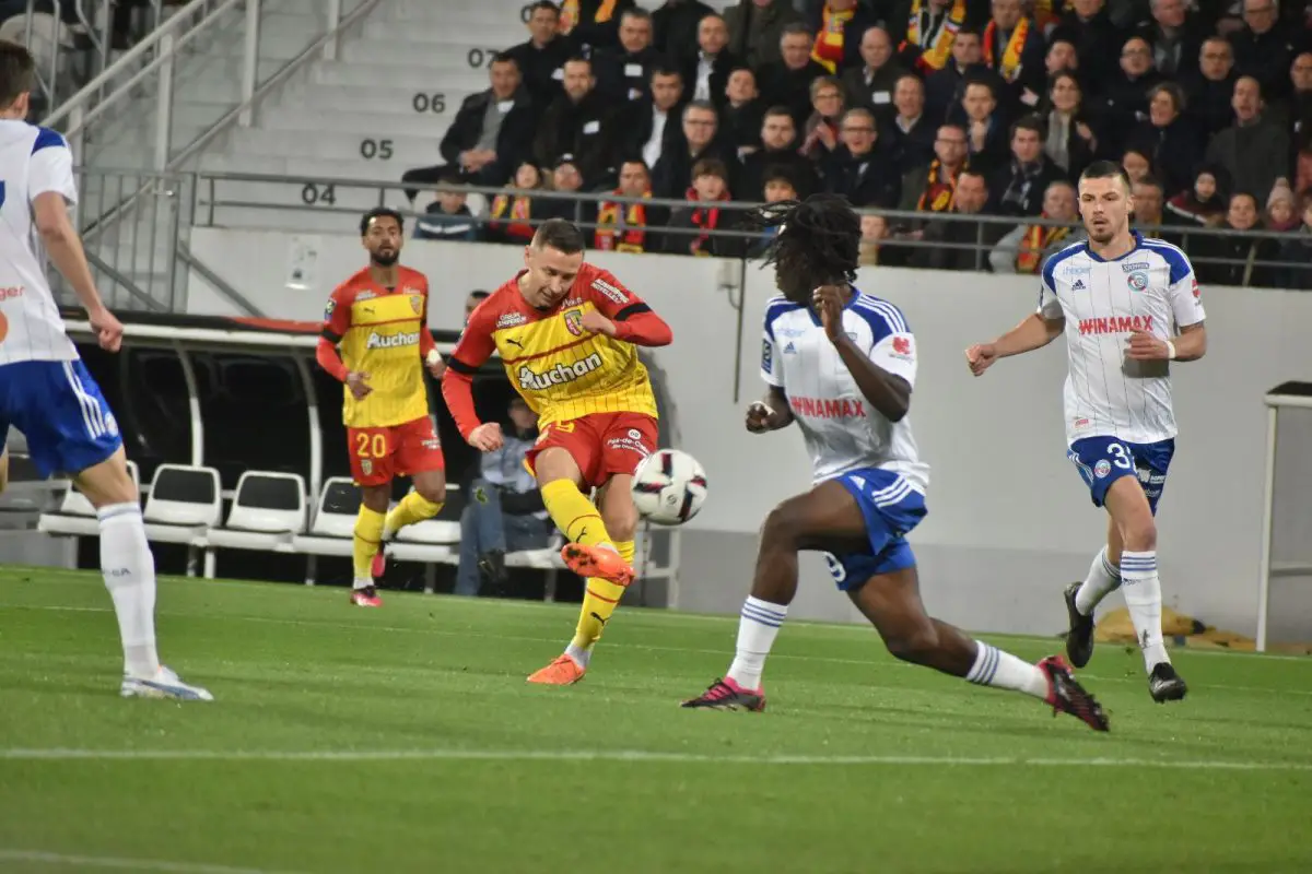 RC Lens-Strasbourg (2-1) : Les Sang et Or mettent la pression !