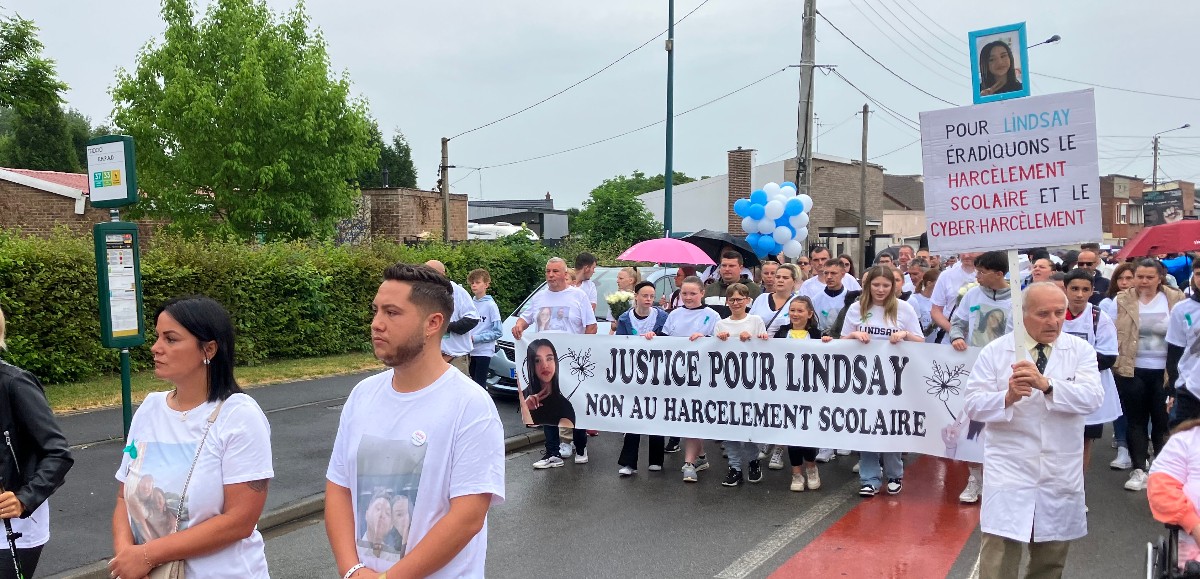 « Les enfants harcelés ne sont pas seuls », près d'un millier de personnes réunies à la marche pour Lindsay