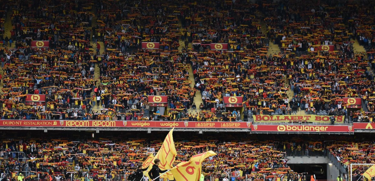 Le RC Lens dévoile son maillot doré spécifique pour l'UEFA