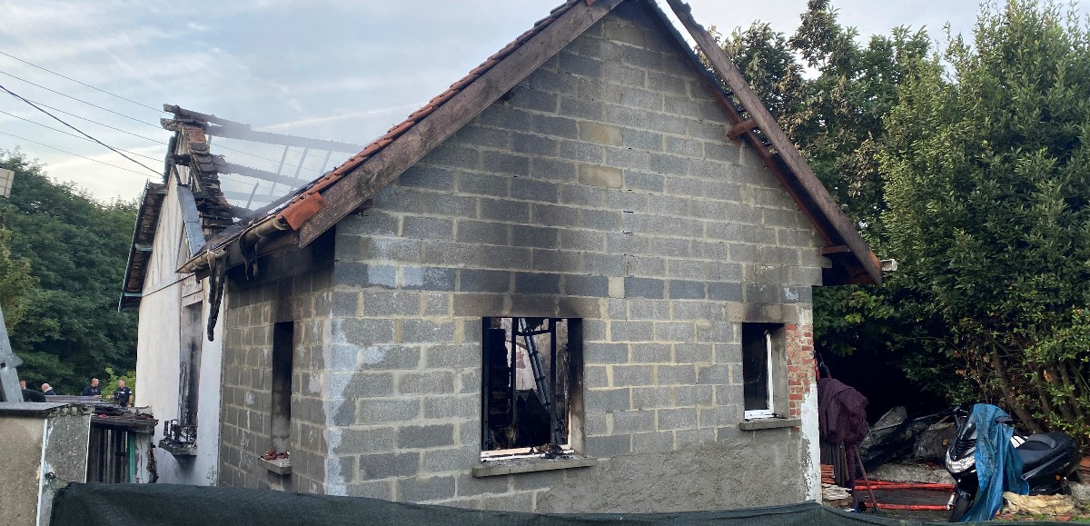 Bruay-la-Buissière : une maison détruite par un incendie, les pompiers découvrent un corps 