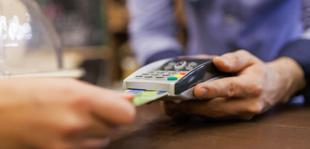 Paiements par carte bancaire : les commerçants ont-ils le droit d'imposer un montant minimum ? 