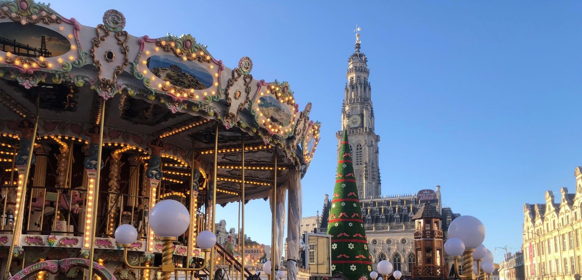Le sapin de la Ville de Noël d’Arras est arrivé !