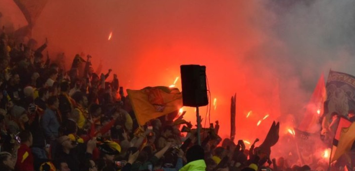 PSV-Lens : les fumigènes interdits dans la fan zone de Lens