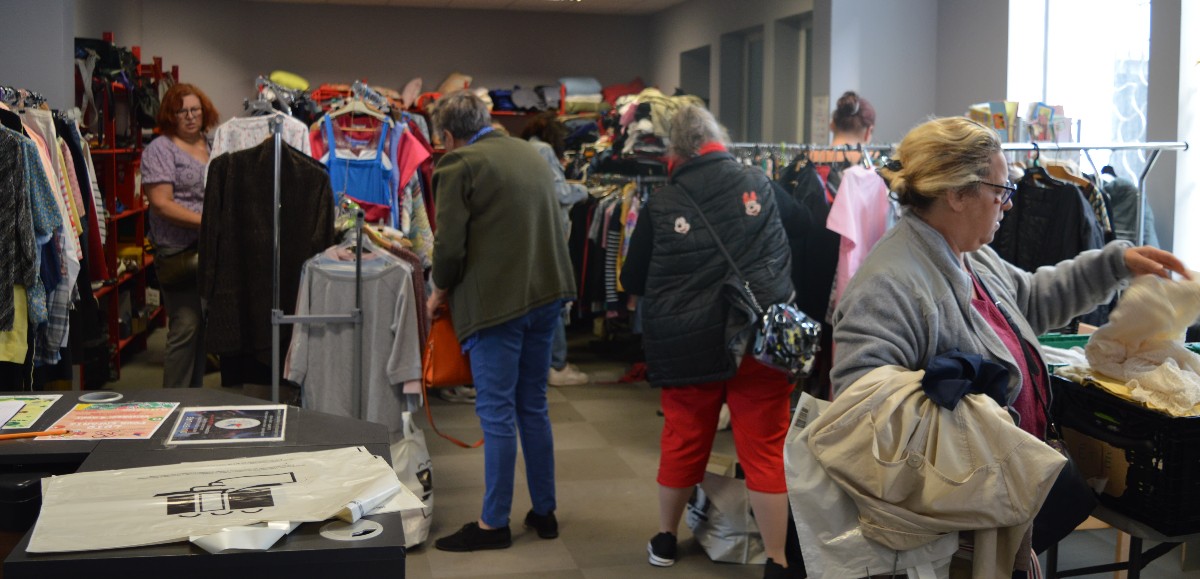 Le Secours Populaire de Noeux organise une grande vente de vêtements d’occasion à petits prix