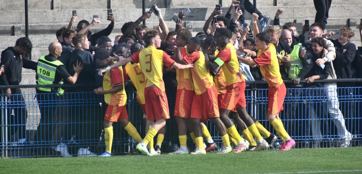 Franck Haise félicite les U19 et le staff, qualifiés pour les 8e de finale de Youth League