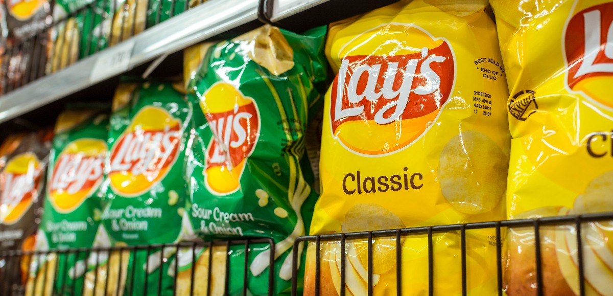 Lay’s, Pepsi, Doritos… pourquoi Carrefour a retiré plusieurs produits de ses rayons ? 