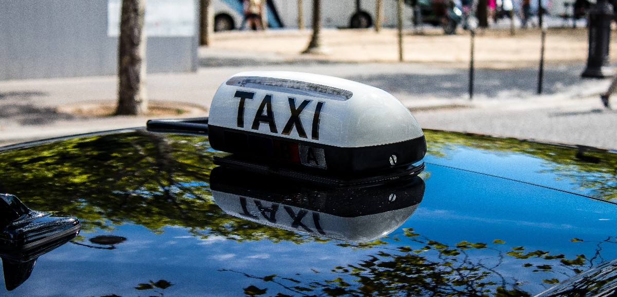 Grève des taxis : opérations escargots aux abords de Lille ce lundi