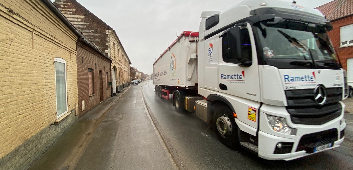 Circulation des poids lourds dans Lambres-lez-Aire : « c’est de pire en pire » 