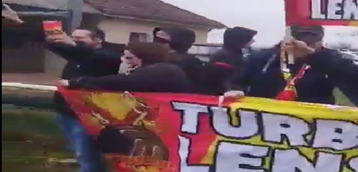 Sur la route de Lyon, des supporters lensois s’arrêtent pour animer un match de D2 en Haute-Marne