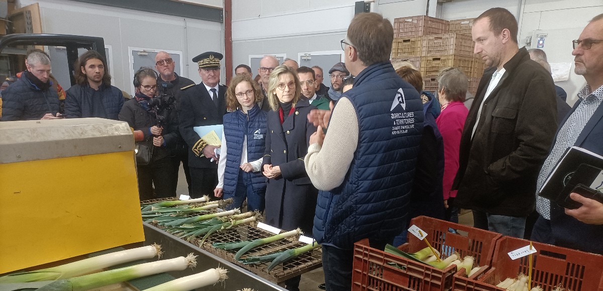 Face à Agnès Pannier-Runacher, en visite dans le Béthunois, les agriculteurs réclament des réhomologations de produits phytosanitaires