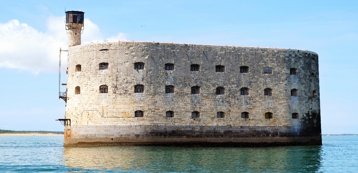 En péril, Fort Boyard va être sauvé puis ouvert au public 