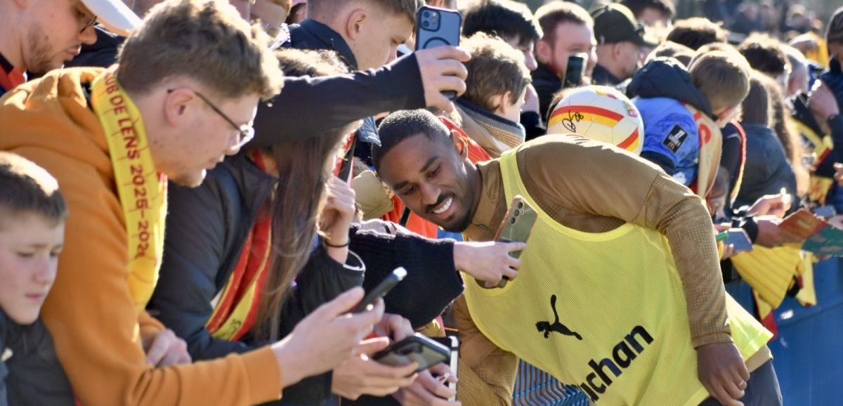 [En images] « J’ai fait signer mon écharpe par Wesley Saïd ! » : les ...