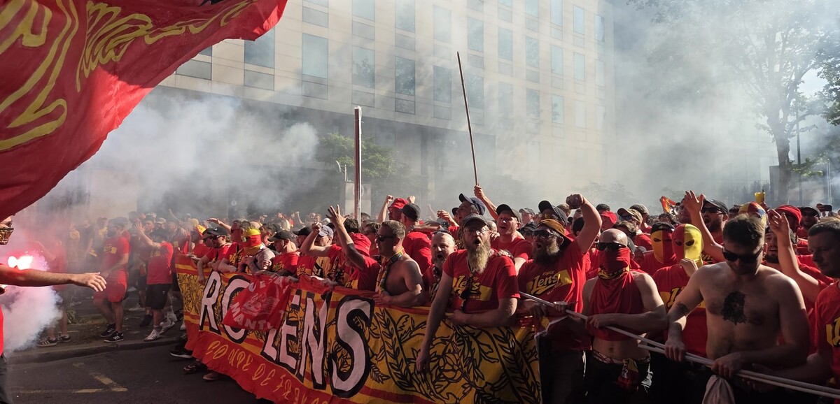 [En images] Finale de Coupe de France : vivez la ferveur dans l'Artois et à Saint-Denis avant le coup d'envoi !