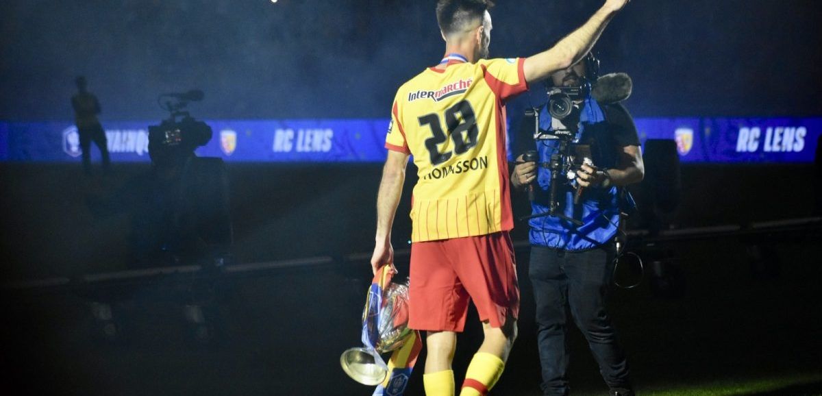 « À jamais le premier capitaine lensois ayant soulevé la Coupe de France », le RC Lens rend hommage à Adrien Thomasson