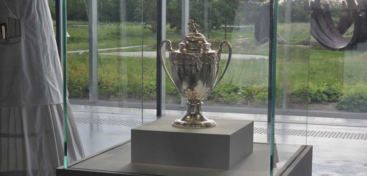 La Coupe de France a été exposée à Lille pour célébrer une victoire “qui incarne les valeurs de solidarité propres aux Hauts-de-France”