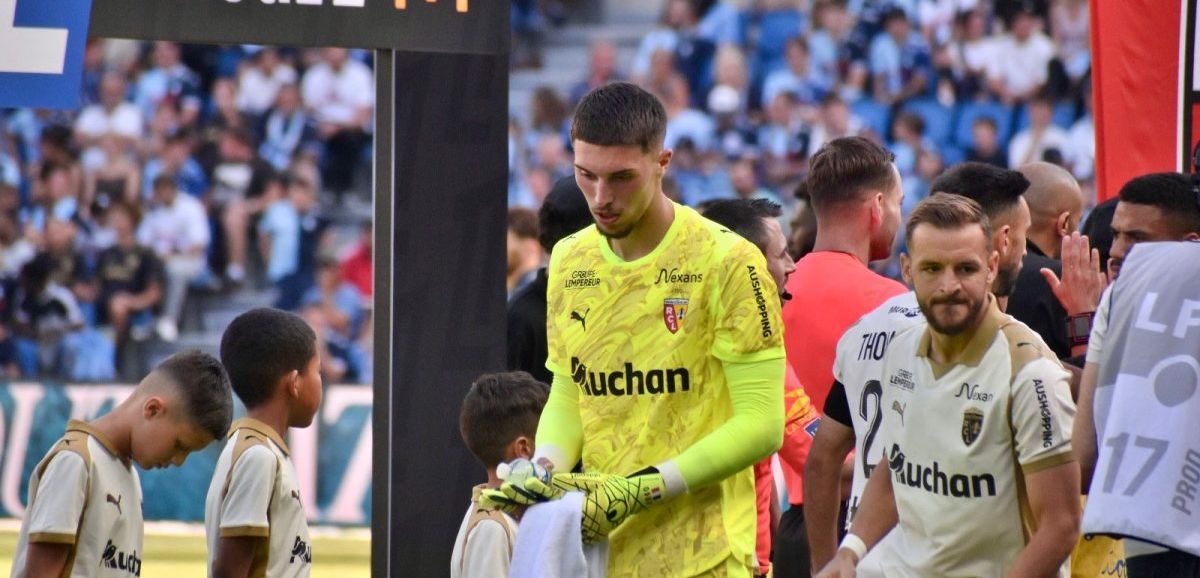 Le Paris Saint-Germain et la Juventus ont pensé à Robin Risser, qui n’est pas pressé de quitter le RC Lens