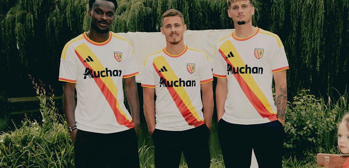 Le RC Lens dévoile son 3e maillot lors d’un mariage de supporters