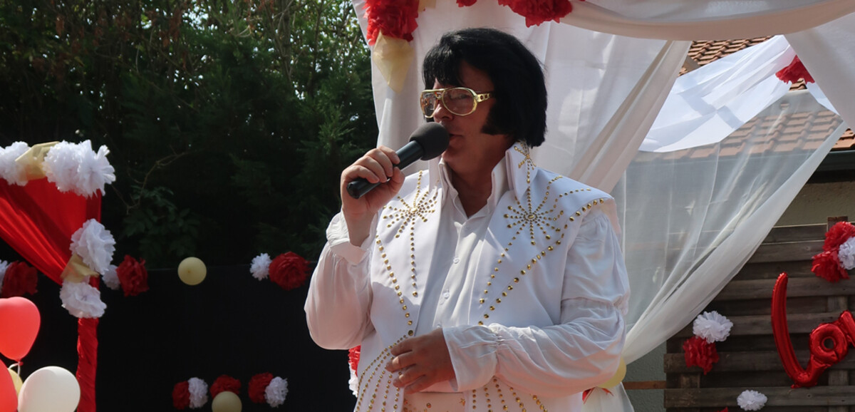 interview-qui-est-bill-looking-sosie-d-elvis-presley-qui-va-c-l-brer