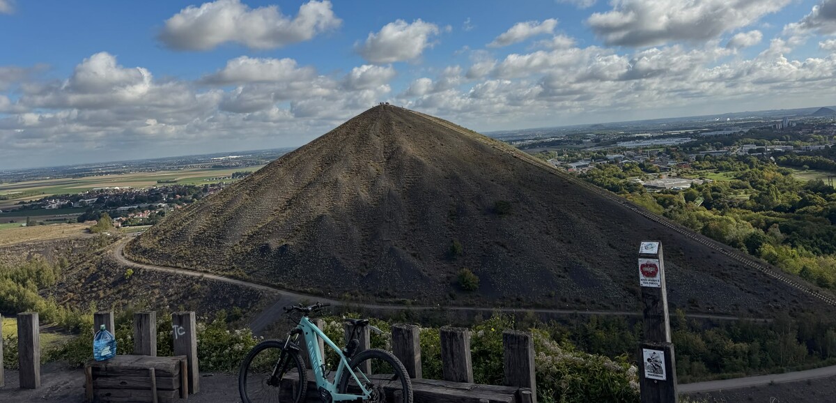 Loos-en-Gohelle. Une funambule va relier les terrils jumeaux sur un fil ...